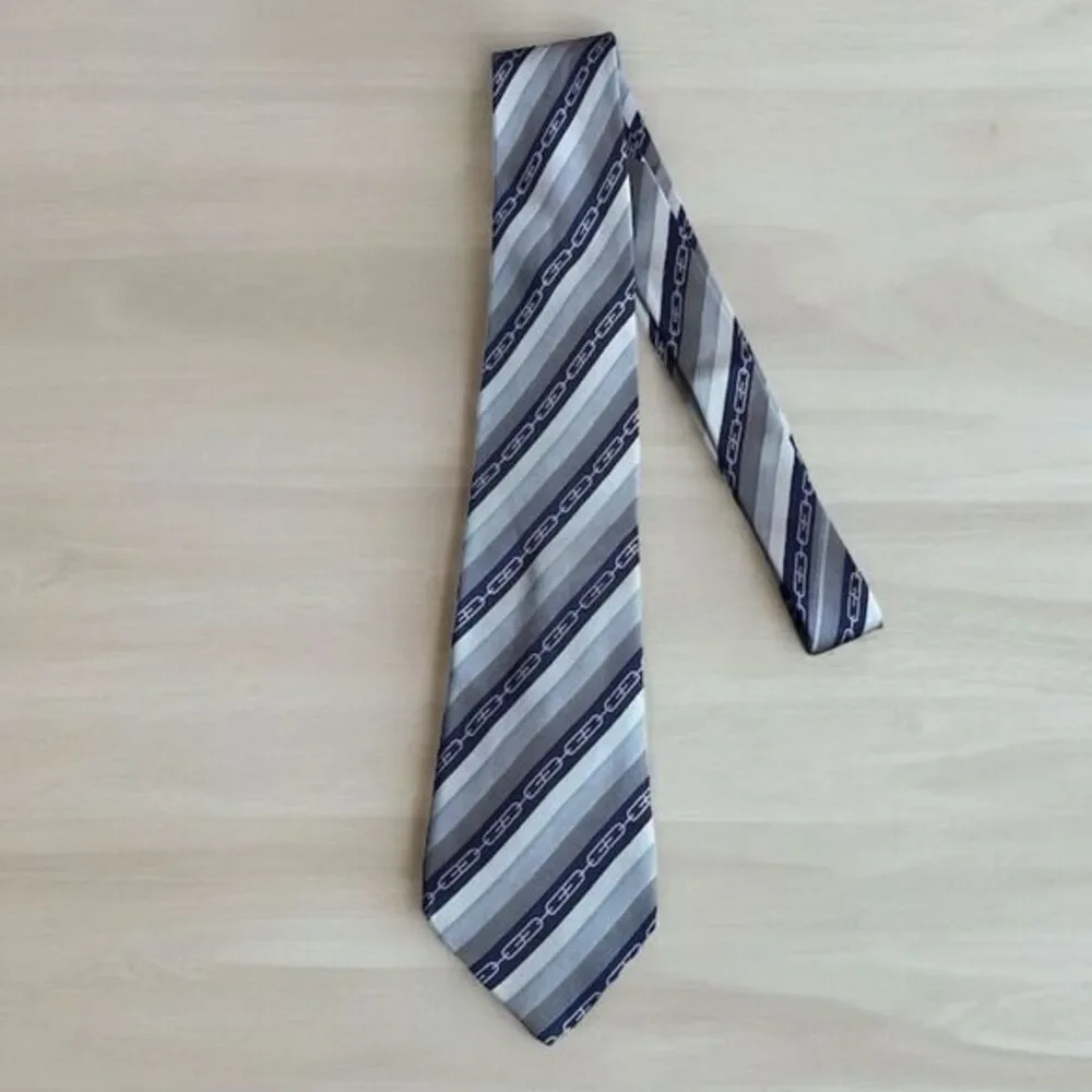 Gucci Mens GG Link Logo Print Neck Tie Blue Stripe 100% Silk Luxury Professional